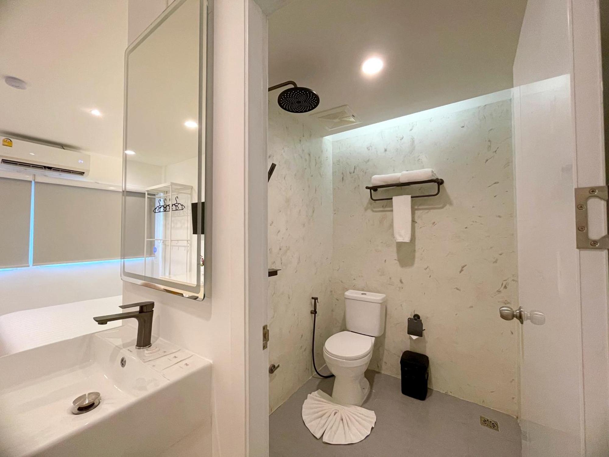 Arawana Express Sukhumvit 22 Aparthotel Bangkok Ngoại thất bức ảnh